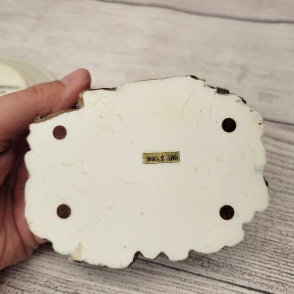 "A Christmas Remembered" Collectors Edition 1997 Decorative Plate and stand - Picture 6 of 10